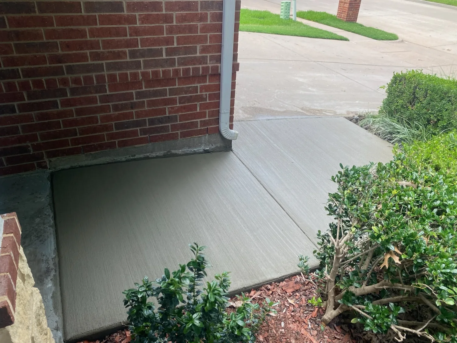 A level, slip-aware walkway by Lucky’s Concrete in Houston